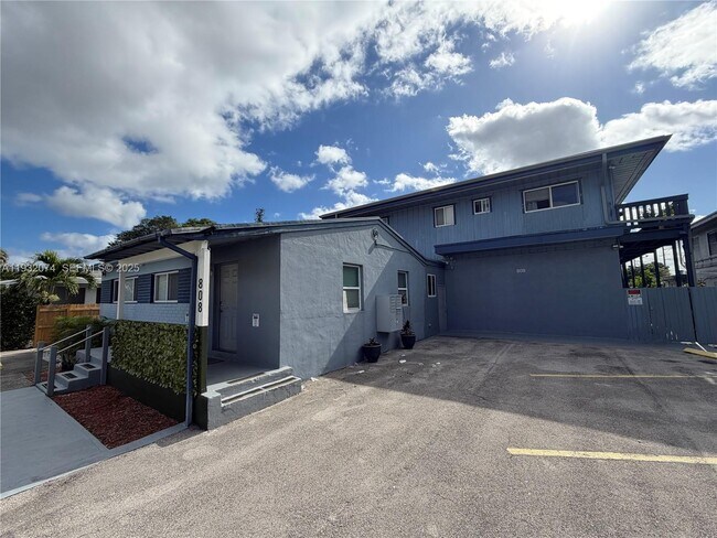 Foto del edificio - 808 NW 19th St