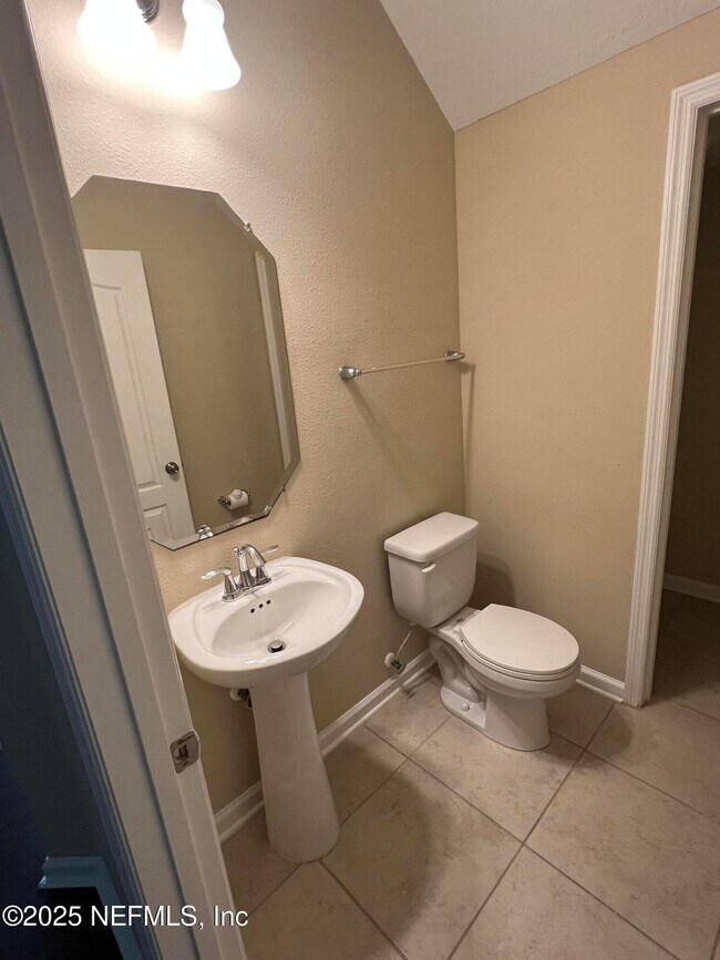 Foto del edificio - 4586 Temple Lakes Dr