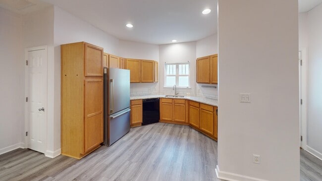 Building Photo - 112 St Vincent Pl