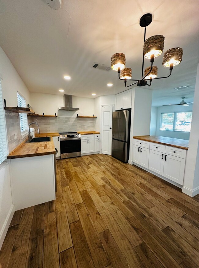 Foto del edificio - 4390 Maple St NE