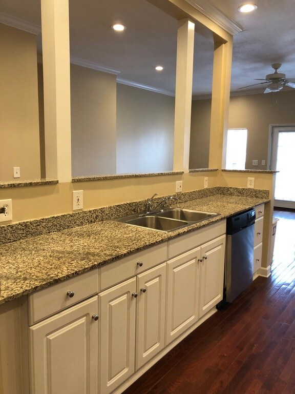 Foto del edificio - 514 Gillis St