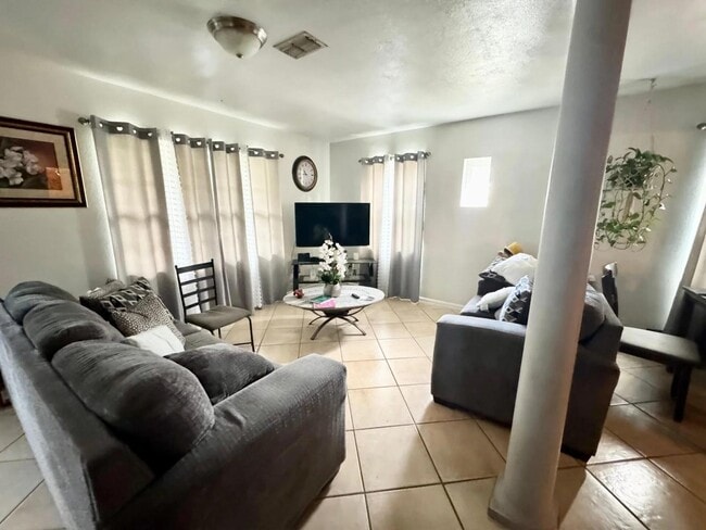 Foto del edificio - 819 Fairway Ave