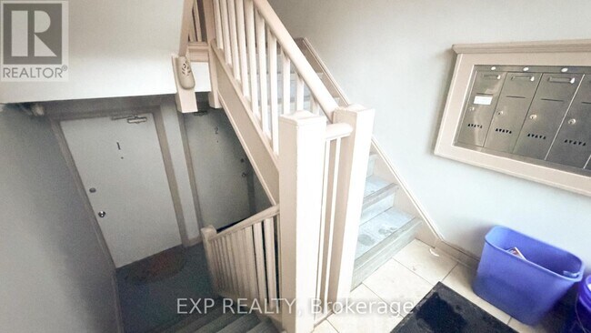 Building Photo - 725 Melbourne Ave