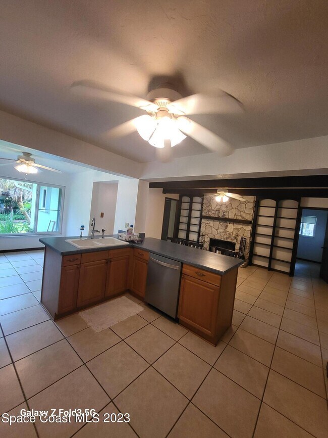 Building Photo - 8 Colonial Way