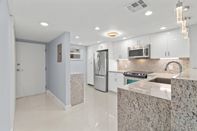 Foto del edificio - 3580 S Ocean Blvd