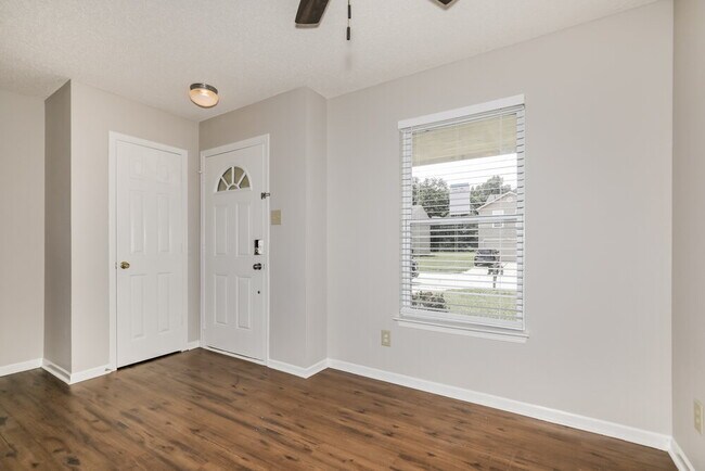 Building Photo - 11351 N Creekside Dr