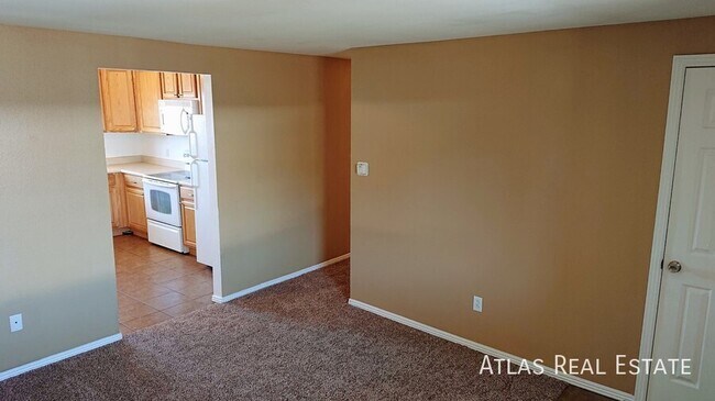 Foto del edificio - 910 Bishop Ct