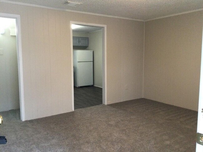 Building Photo - 1613 Voirin Rd