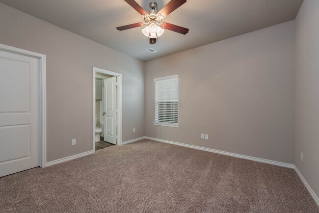 Foto del edificio - NOW PRE-LEASING for August 2026! 5 Bed/5.5...
