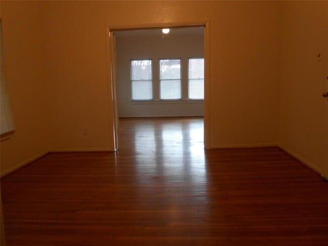 Building Photo - 1226 W Gray St