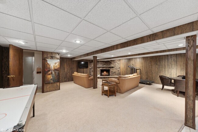 Foto del edificio - 1807 N Larch Dr