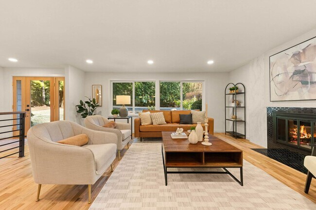 Foto del edificio - Luxury Executive Woodinville Retreat | Fully Renovated | Sauna | 1.84 Acres | Minutes to Microsof...