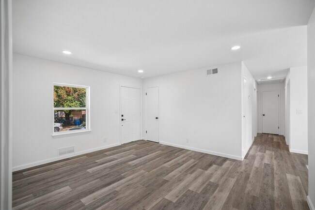 Building Photo - 4672 N Troost Ave