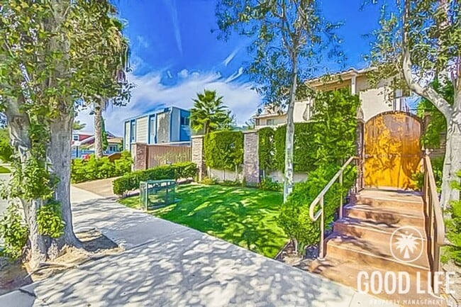 Building Photo - Gorgeous 2B/1.5BA Condo in the Heart of Normal Heights!