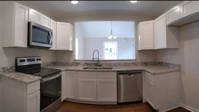 Building Photo - 544 Castlewood Cir