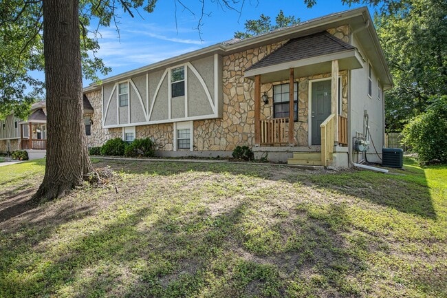 Building Photo - 2825 Tepee Ave