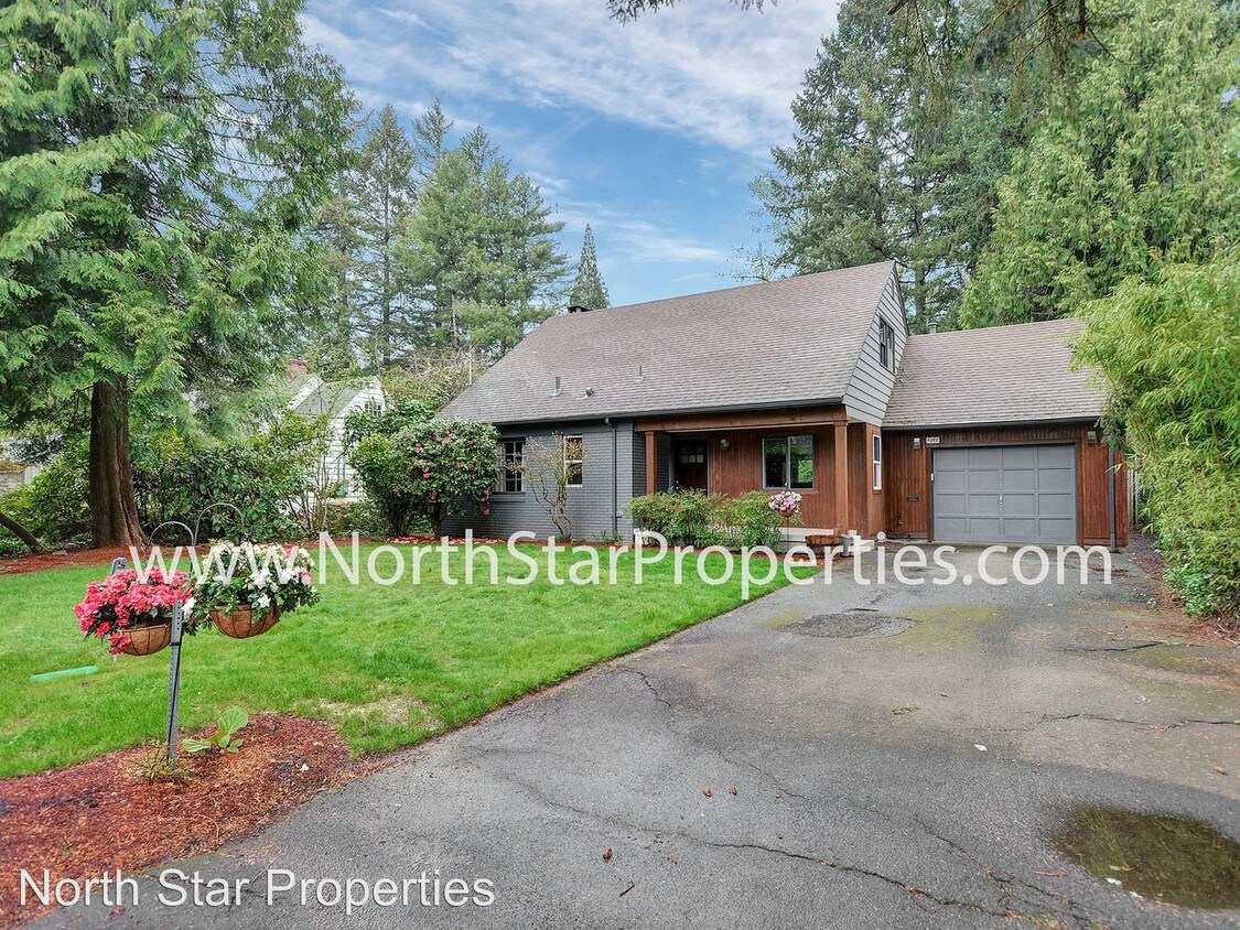 Primary Photo - 3 br, 2 bath House - 1097 C Ave.