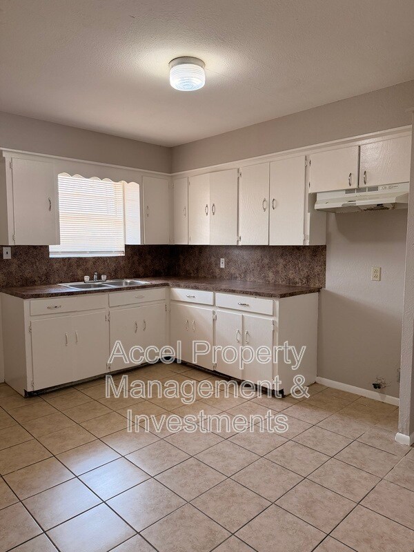 Foto del edificio - 2401 Gumwood Ave W