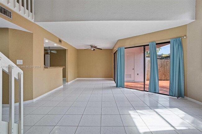 Building Photo - 1806 San Remo Circle Apt #1806, Homestead,...