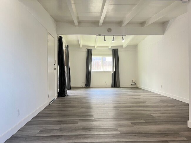 Foto del edificio - 1728 Larchwood Ave