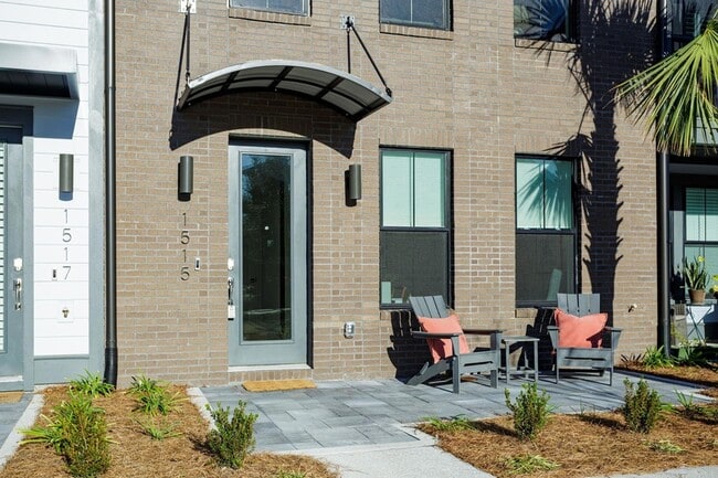 Photo - 1515 Martel St House