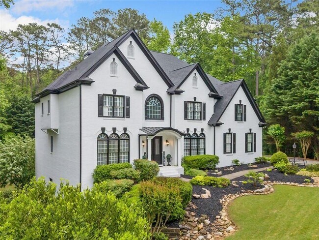 Building Photo - 882 Hallbrook Ln
