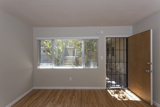 Foto del edificio - Beautiful 2 Bed, 1.5 Bath in North Park wi...