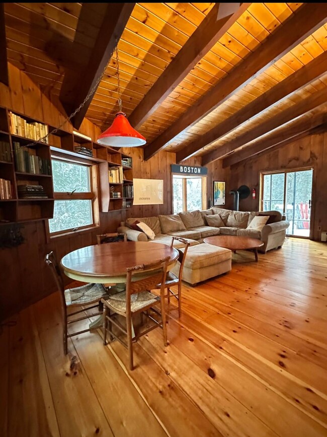 Foto del edificio - 31 Aspen Ln