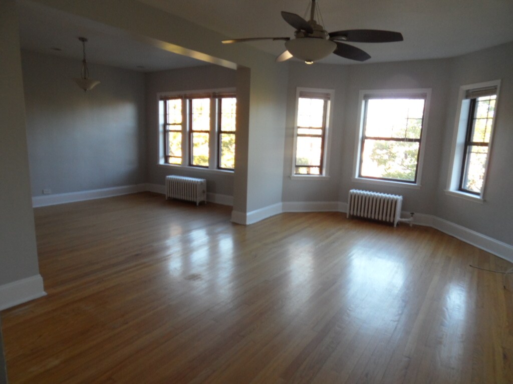 Primary Photo - 1527 W Farwell Ave