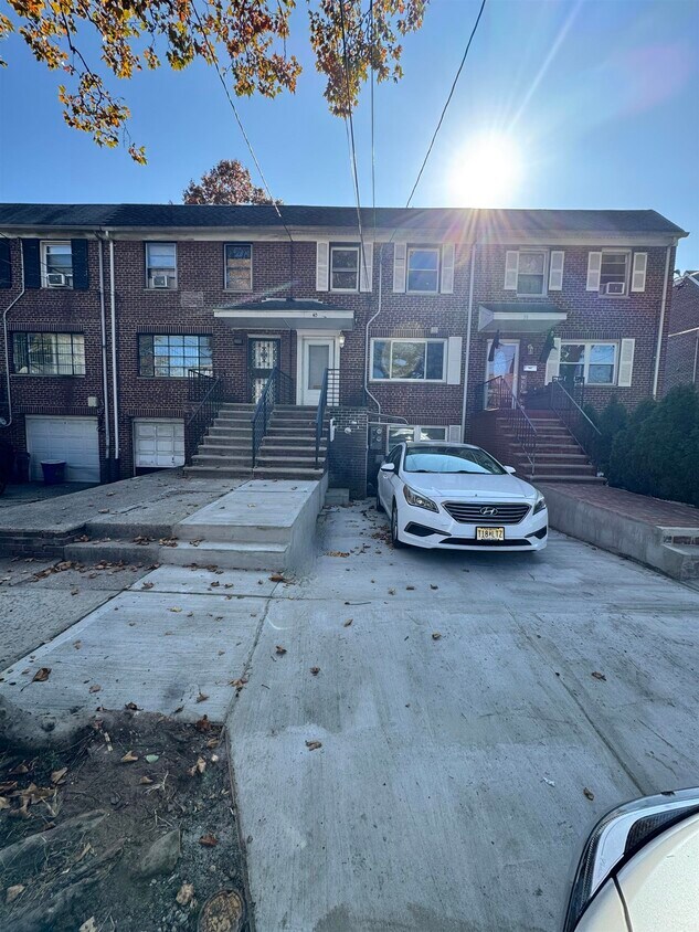 Primary Photo - 40 College St