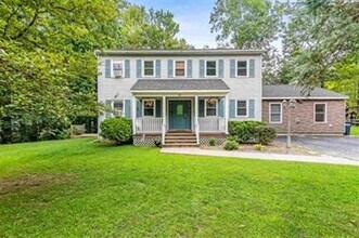Building Photo - 56 Morellen Ln