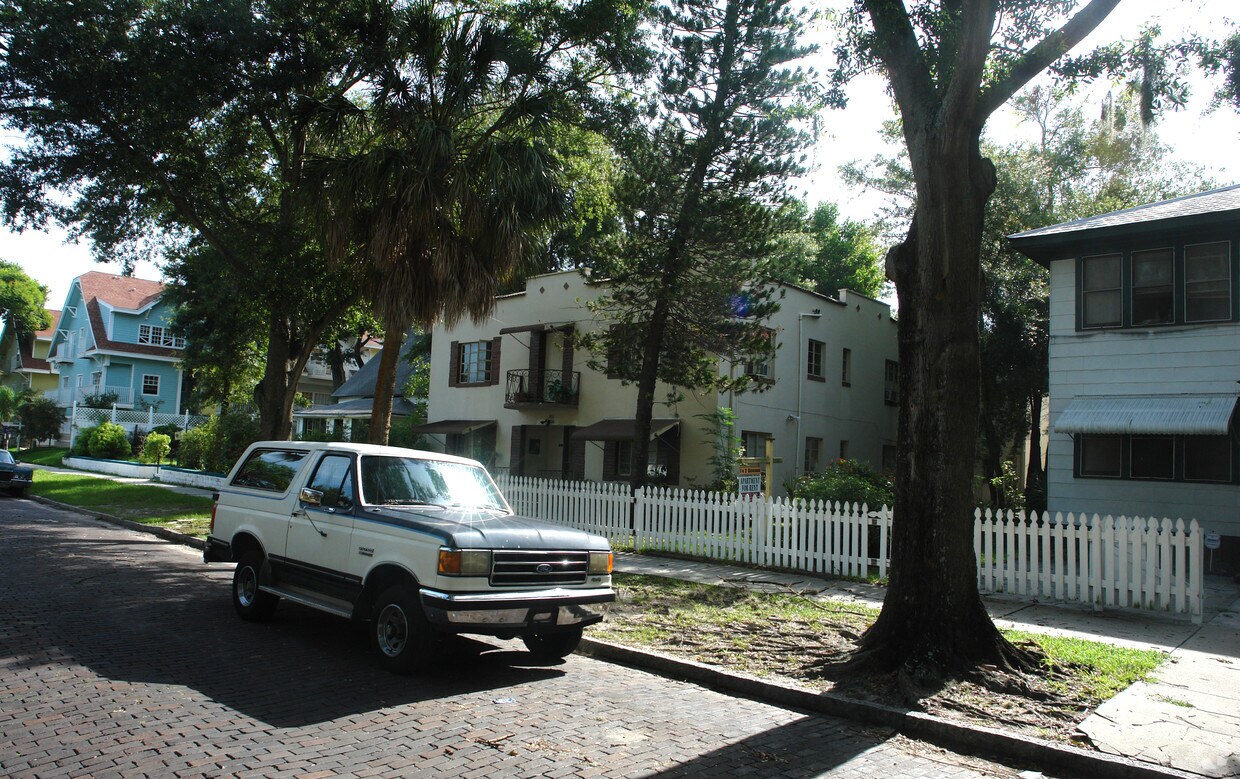 Building Photo - 801 Grove St N