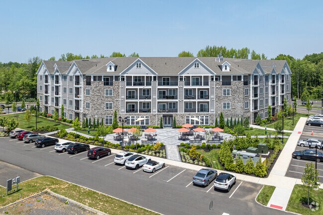 Alternar - The Enclave 55+