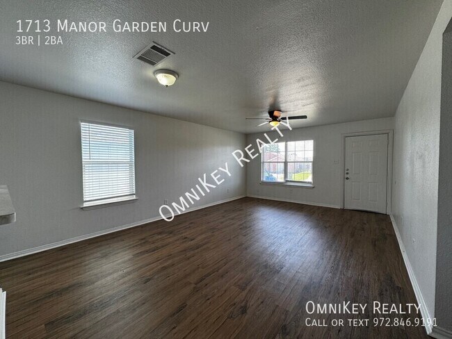 Foto del edificio - 1713 Manor Garden Curve