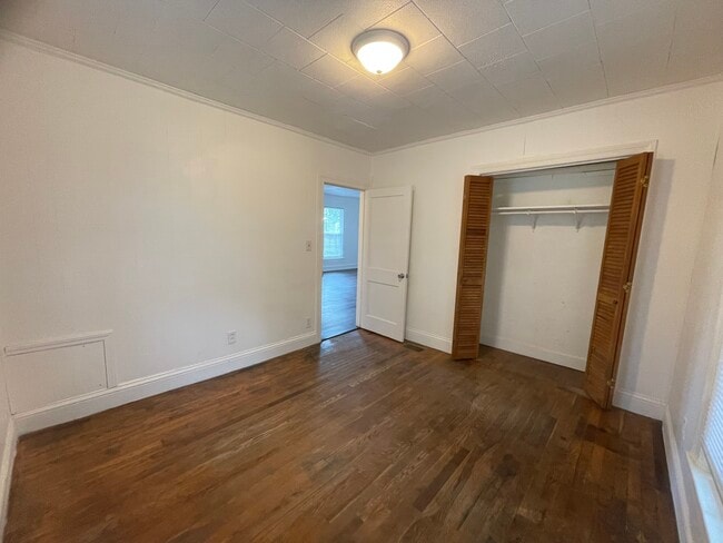 Building Photo - 203 Sycamore St