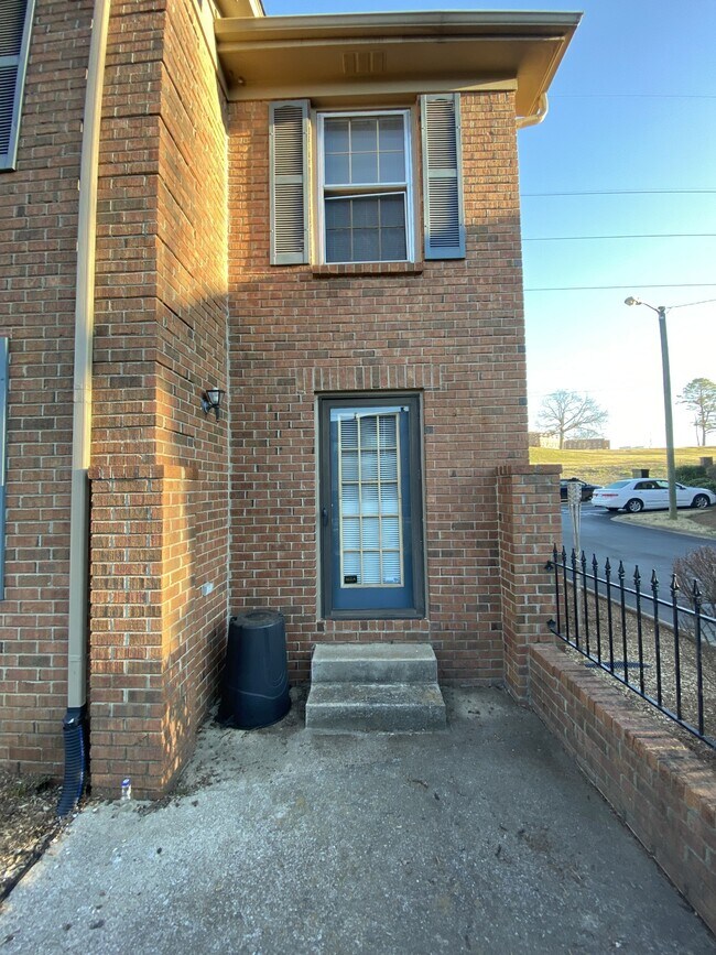 Building Photo - 422 Stewarts Ferry Pike