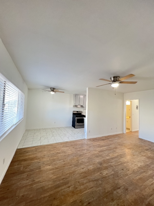 Building Photo - 14650 Saticoy St