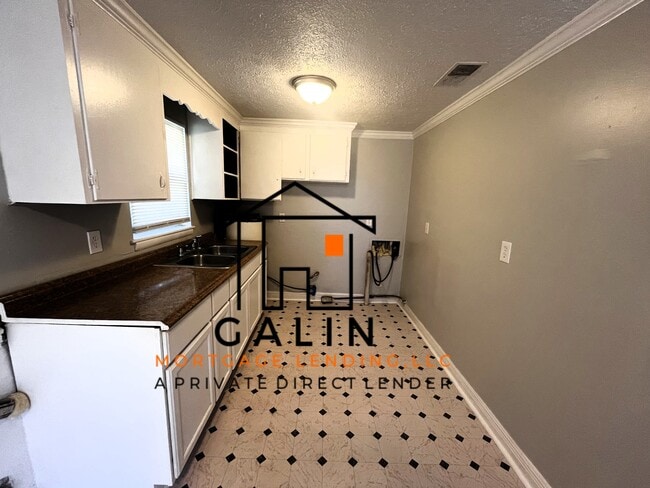 Building Photo - 418 W 55th St