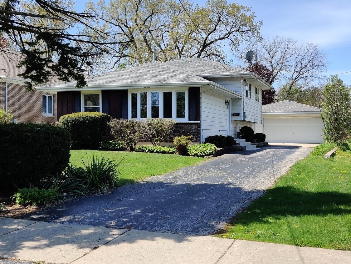4324 Cumnor Rd, Downers Grove, IL 60515 House for Rent in Downers