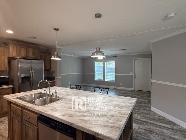 Foto del edificio - SPACIOUS 4 BEDROOM HOME WITH MODERN FEATUR...