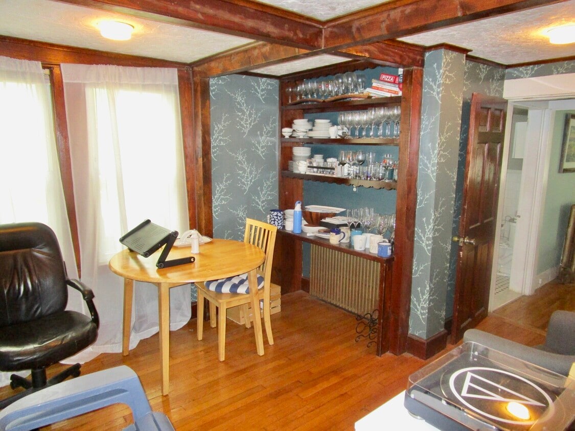 Primary Photo - 139 Bridge St