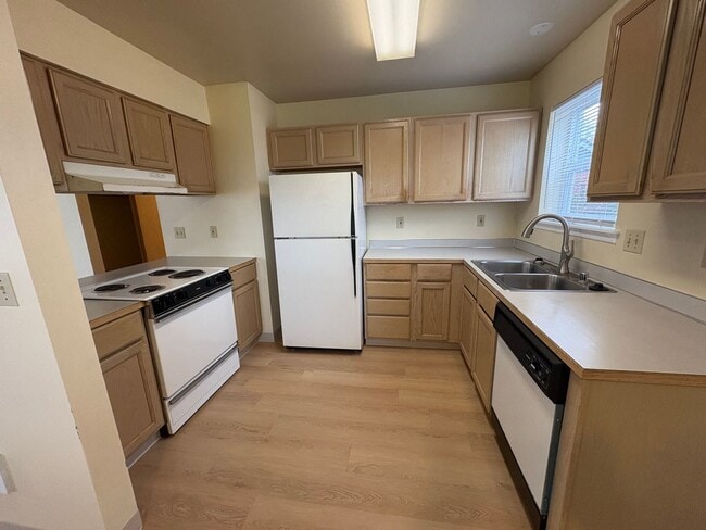 Building Photo - OR2428