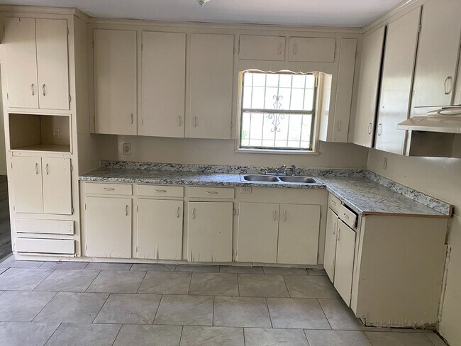 Building Photo - Housing Sec 8 approved