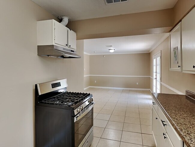 Foto del edificio - 407 Harold Ln