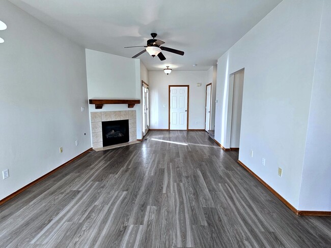 Building Photo - *360 TOUR AVAILABLE* Beautifully Remodeled...