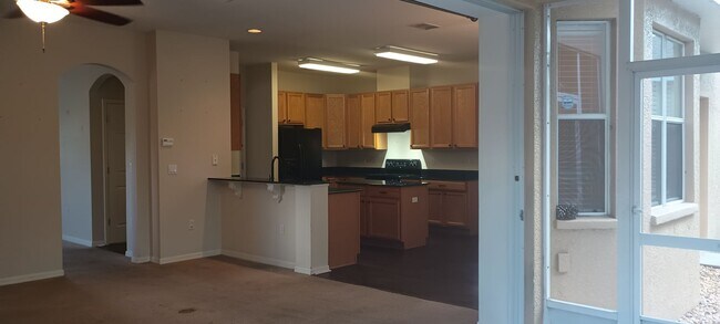 Building Photo - 3 bedroom 3 Bathroom 2 Car Garage Home in ...