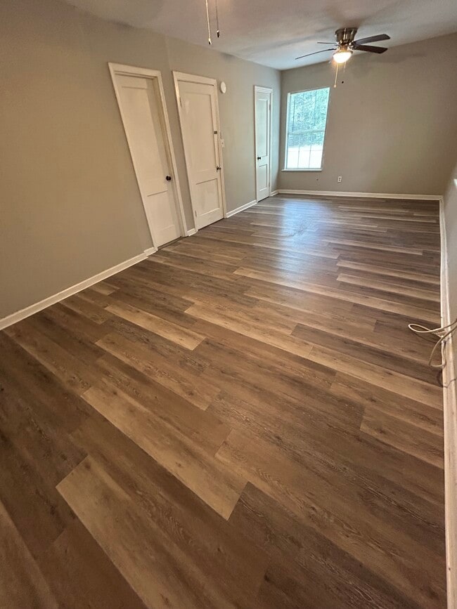 Building Photo - 614 Hickory