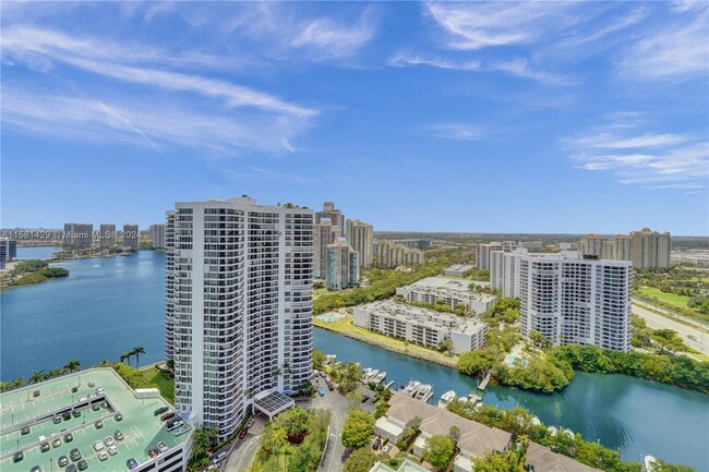 Building Photo - 3500 Mystic Pointe Dr