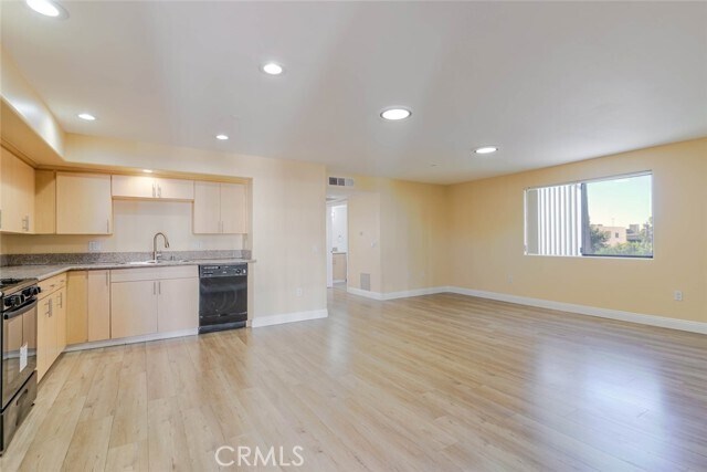Building Photo - 1466 Tamarind Ave