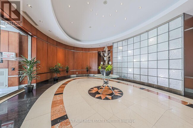 Photo du bâtiment - 1121 Bay St.